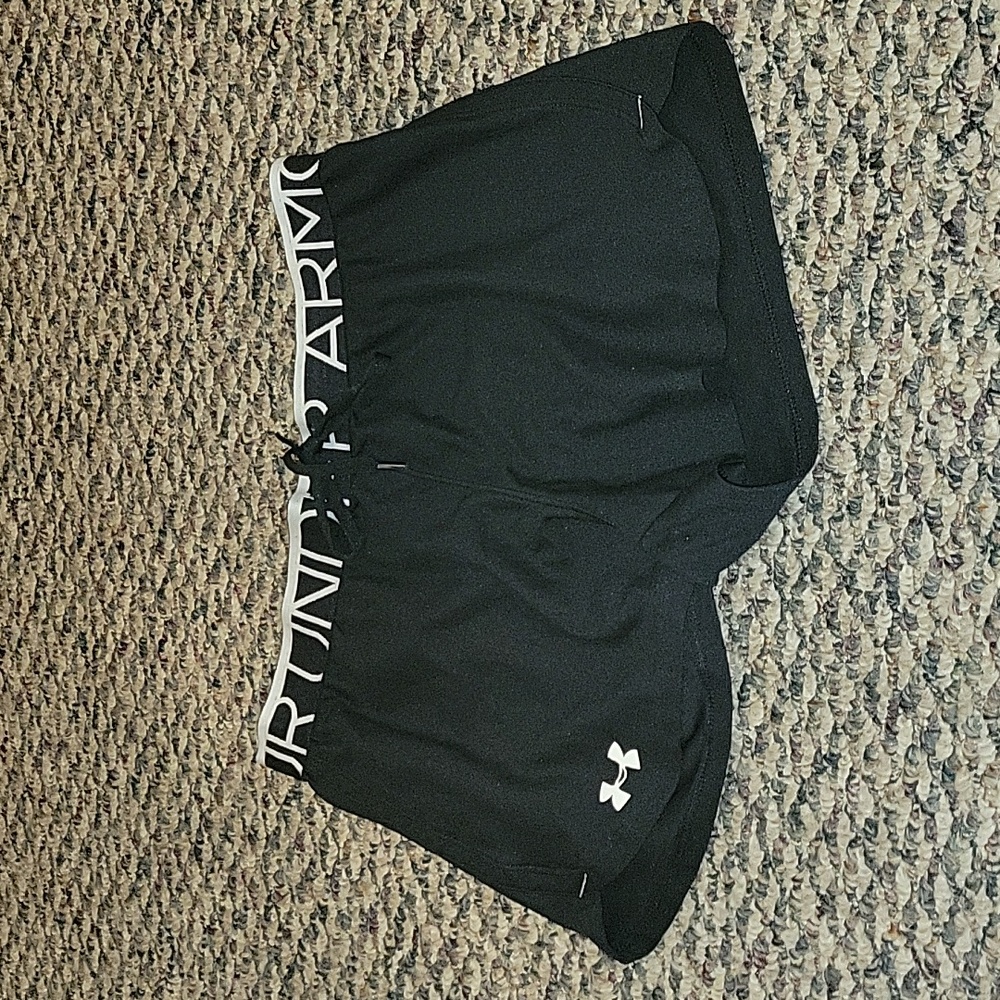 Under Armor loose black/white shorts